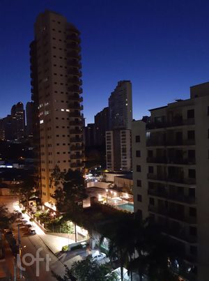 Image 10 - 875029
