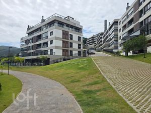 Image 18 - 875034