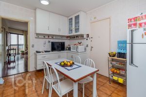 Image 30 - 875036