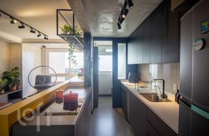 Image 6 - 875037