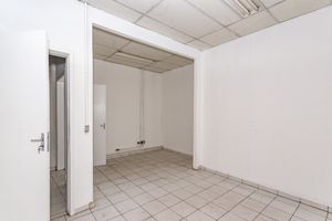 Image 15 - 875039