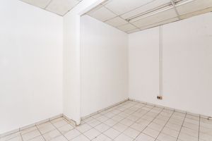 Image 19 - 875039