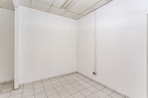 Image 20 - 875039