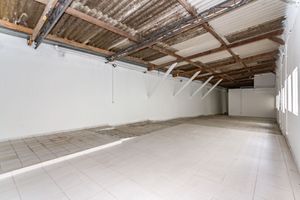 Image 29 - 875039