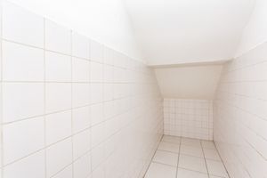 Image 179 - 875039