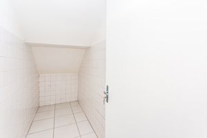 Image 180 - 875039