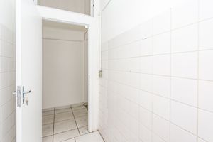 Image 181 - 875039