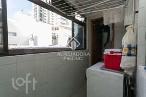 Image 11 - 875040