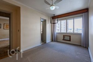 Image 10 - 875042