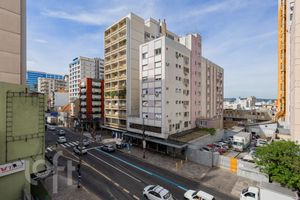 Image 17 - 875042