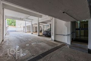 Image 28 - 875042