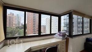 Image 20 - 875043