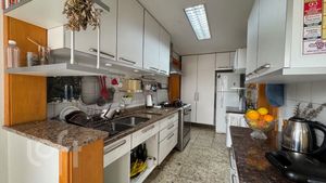 Image 11 - 875043