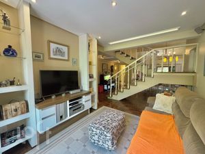 Image 16 - 875049