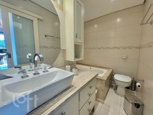 Image 10 - 875049