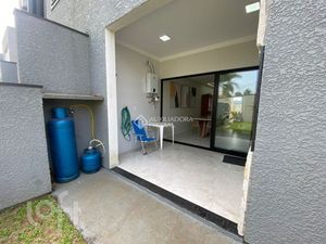 Image 10 - 875068