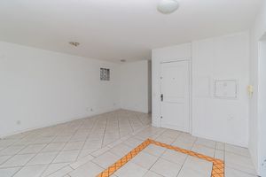 Image 7 - 875091