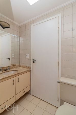 Image 30 - 875130