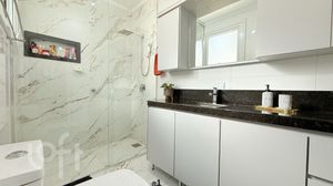 Image 19 - 875135
