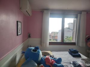 Image 10 - 875137