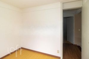 Image 19 - 875147