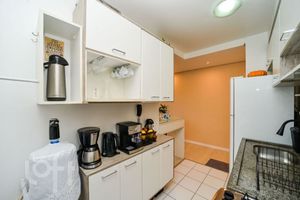 Image 18 - 875151