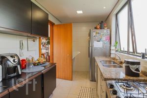 Image 11 - 875152