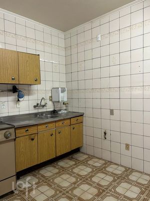 Image 6 - 875153