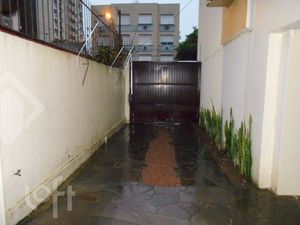 Image 1 - 875163