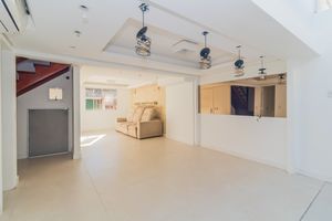 Image 18 - 875166
