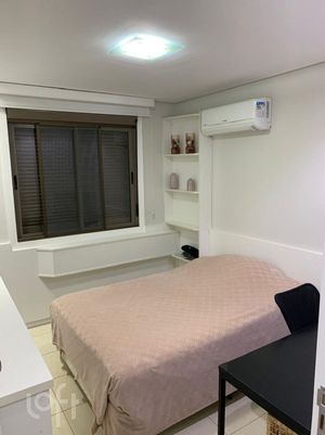 Image 19 - 875198