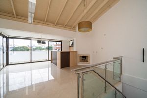Image 20 - 875215