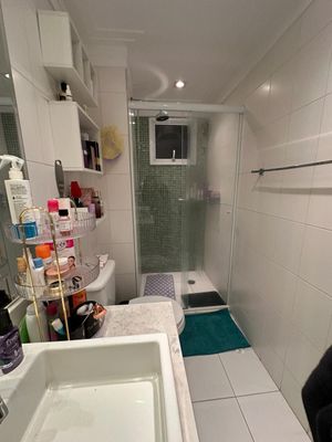 Image 21 - 875249