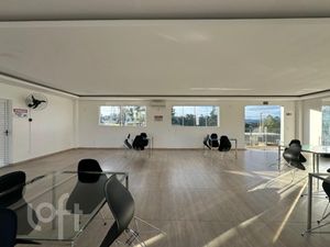 Image 19 - 875255