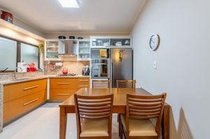 Image 15 - 875287