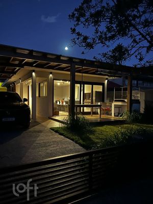 Image 12 - 875291