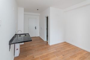 Image 7 - 875296
