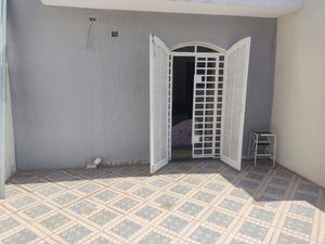 Image 4 - 875301