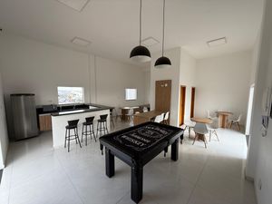 Image 5 - 875302