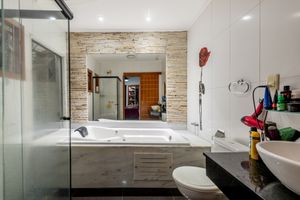 Image 8 - 875358