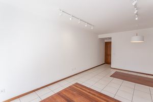Image 10 - 875366