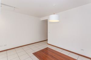 Image 11 - 875366