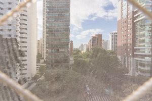 Image 8 - 875366