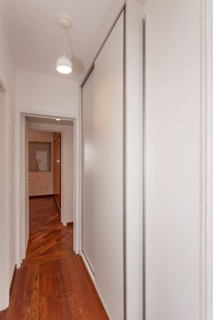 Image 17 - 875366