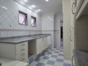 Image 12 - 875434