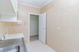 Image 21 - 875439