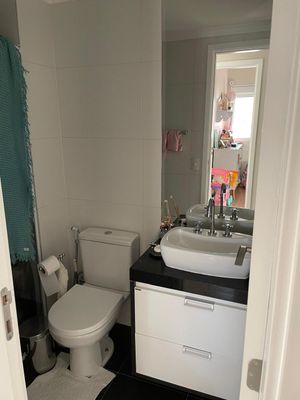 Image 10 - 875452