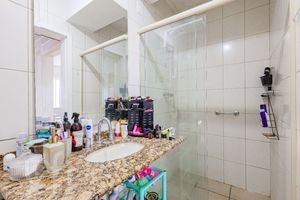 Image 11 - 875456