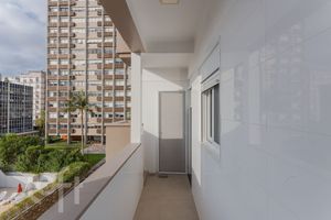 Image 15 - 875457