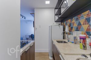 Image 4 - 875457